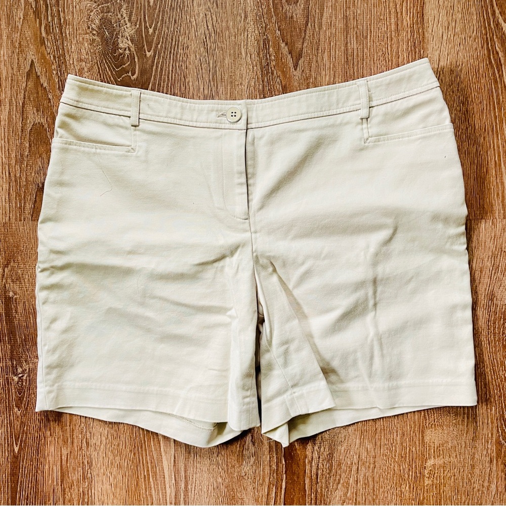 Rafaella Curvy Shorts Women's Size 14 Light Khaki Bermuda Chino